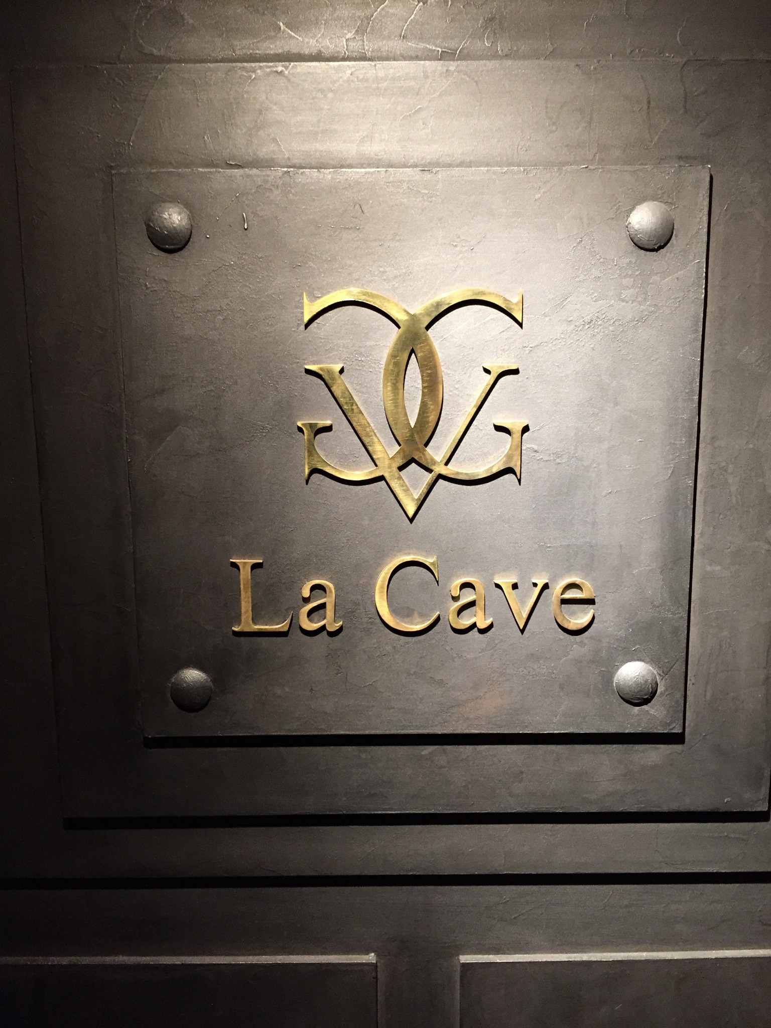 La Cave wine cellar in Paris